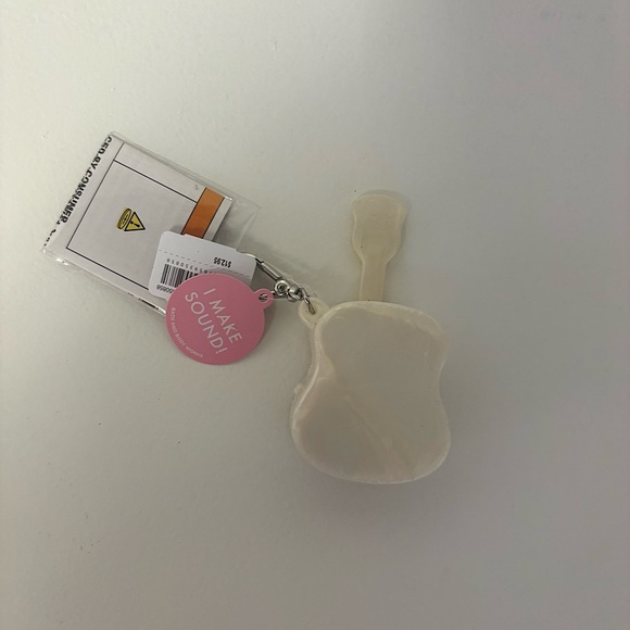 NWT Bath and Body Works Rhinestone Guitar Hand Sanitizer Holder - Picture 2 of 2